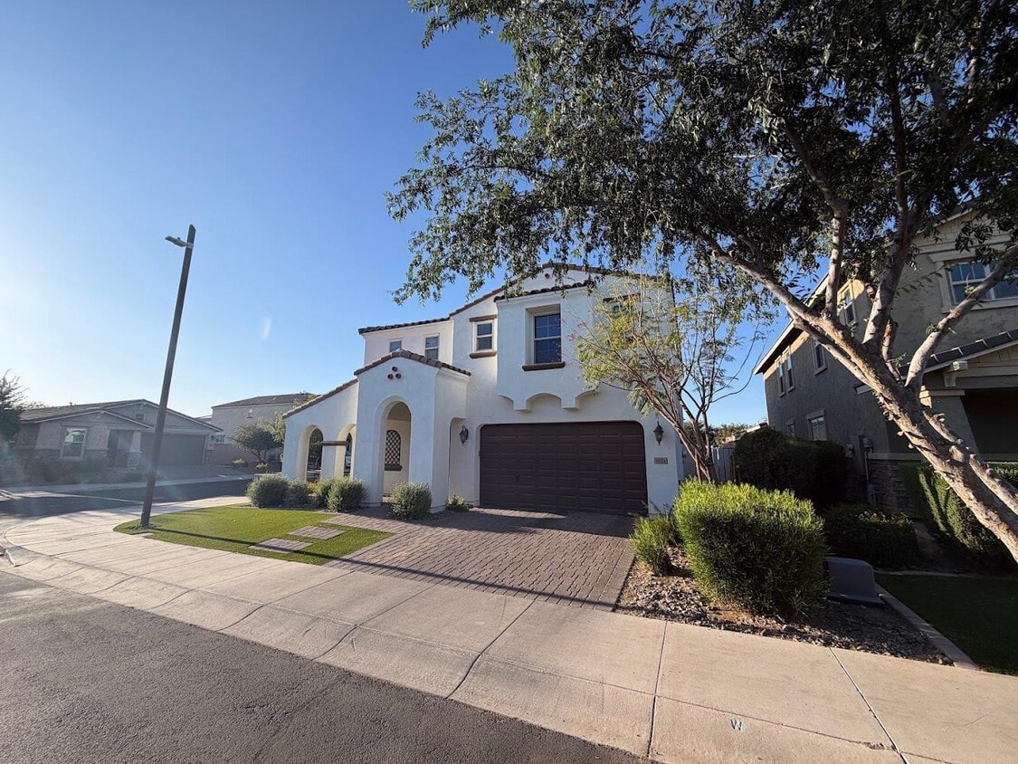 Building Photo - 9854 E Tungsten Dr