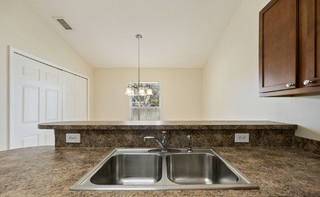 Foto del edificio - Charming 2-Bed, 2-Bath Home on Foxwood Drive – Cozy Living in Melbourne!