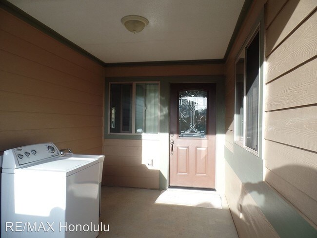 Building Photo - 3 br, 1 bath House - 95-1070 Keni St.