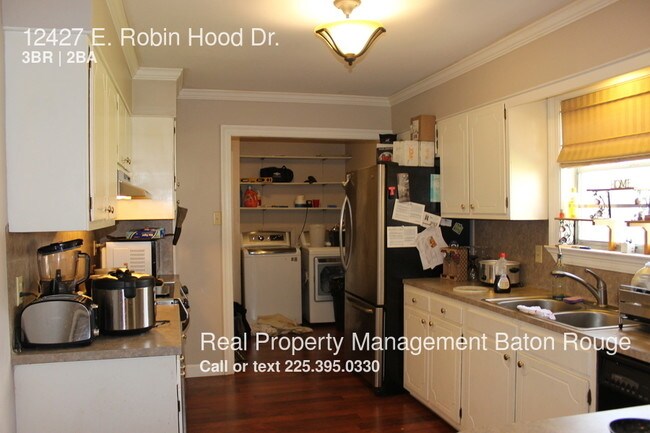 Building Photo - 12427 E Robin Hood Dr
