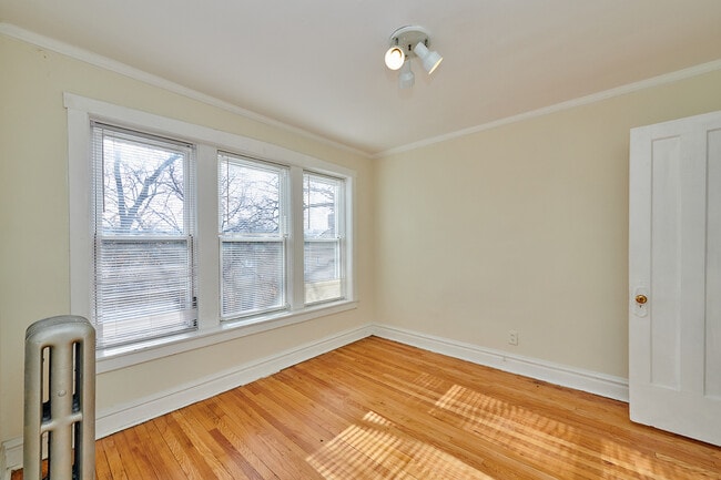 Building Photo - 2536 W Thorndale Ave