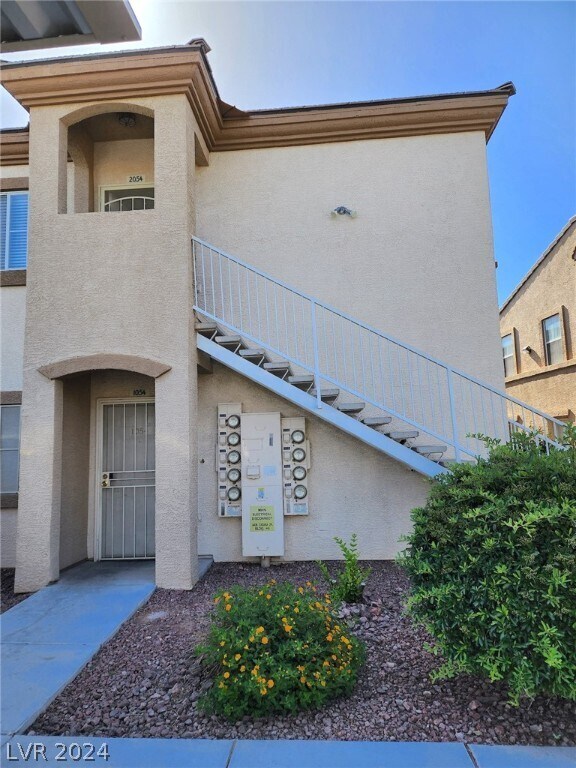 Building Photo - 3400 Cabana Dr
