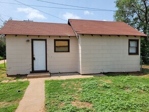 Building Photo - 1104 1/2-1421-1422 Wallace St