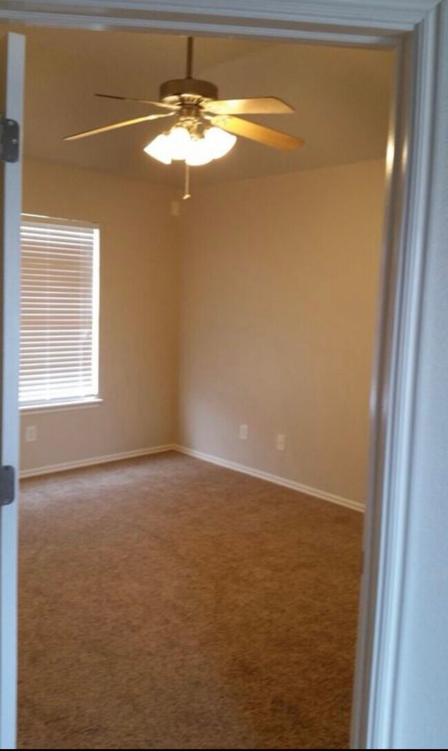 Building Photo - 1117 S Spinnaker Dr