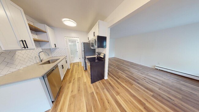Building Photo - Fully Renovated 1 Bedroom - Triangle Distr...