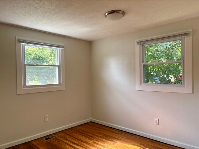 Building Photo - 10807 Central Ave