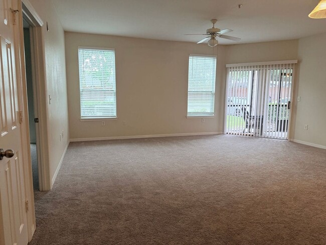 Building Photo - 2025 Erving Cir