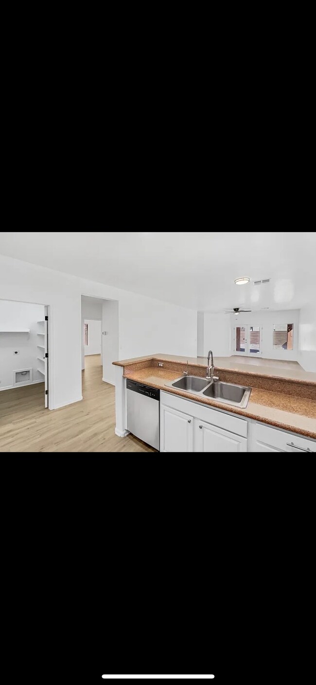 Foto del edificio - 1166 E Country Crossing Way