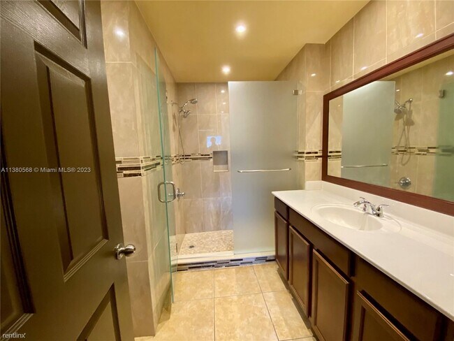Foto del edificio - 3 br, 2 bath Condo - 8800 NW 107th Ct