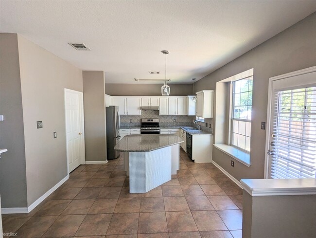 Building Photo - 3 br, 2.5 bath House - 2012 Huxley Lane