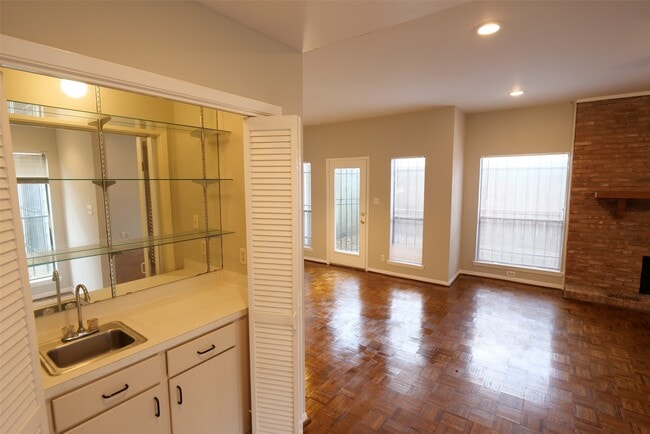 Building Photo - 9526 Val Verde St