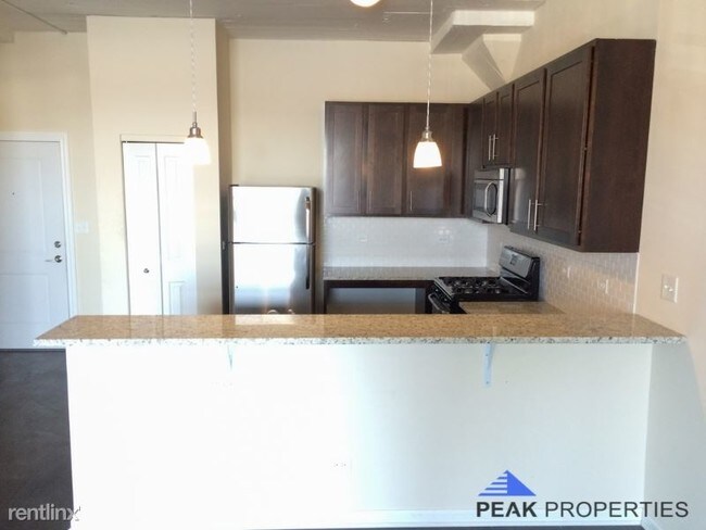 Foto del edificio - 5822 N Western Ave