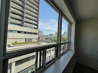 Photo du bâtiment - 710 Spadina Ave.