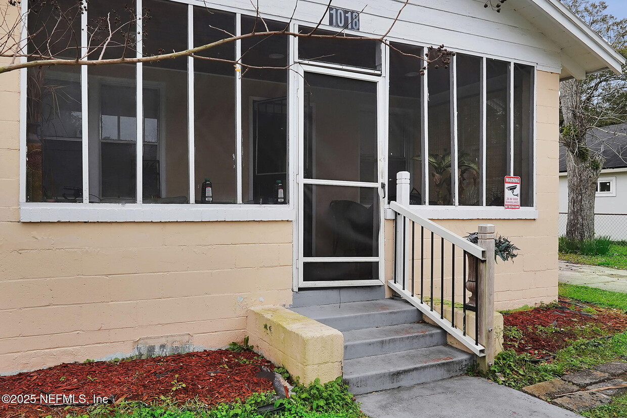 Primary Photo - 1018 W 23rd St