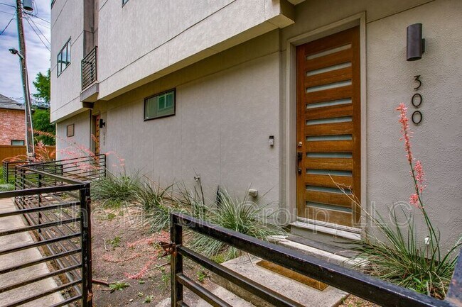 Foto del edificio - 5810 Bryan Pkwy
