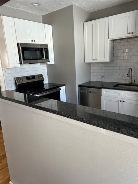 Building Photo - 15 Rosemont Rd