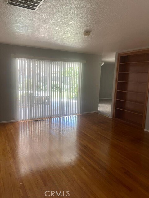 Foto del edificio - 1004 Wellington Dr