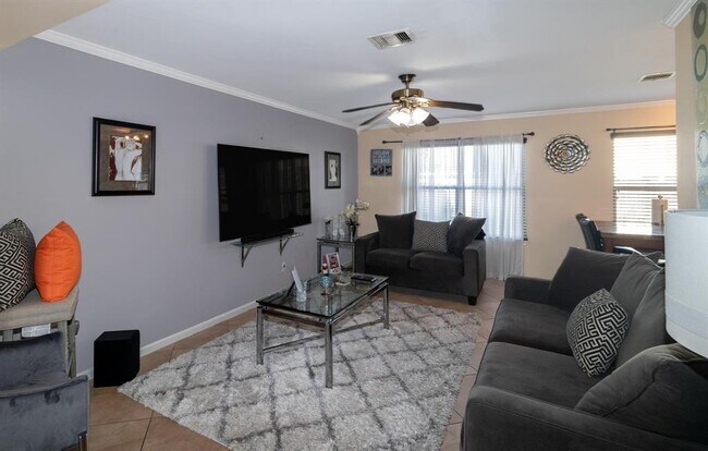 Building Photo - 10850 Regal Manor Ln