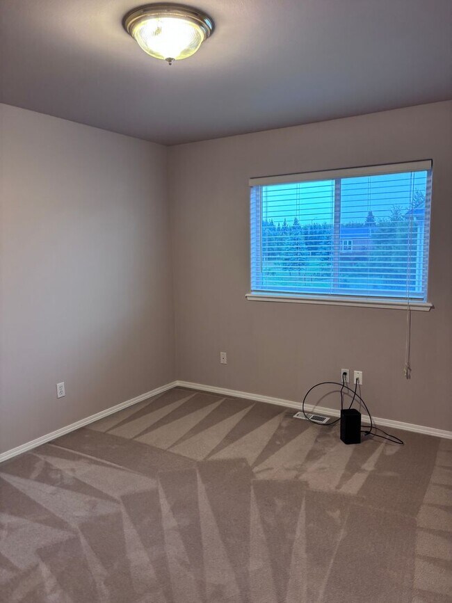 Building Photo - Beautiful South Anchorage Home!