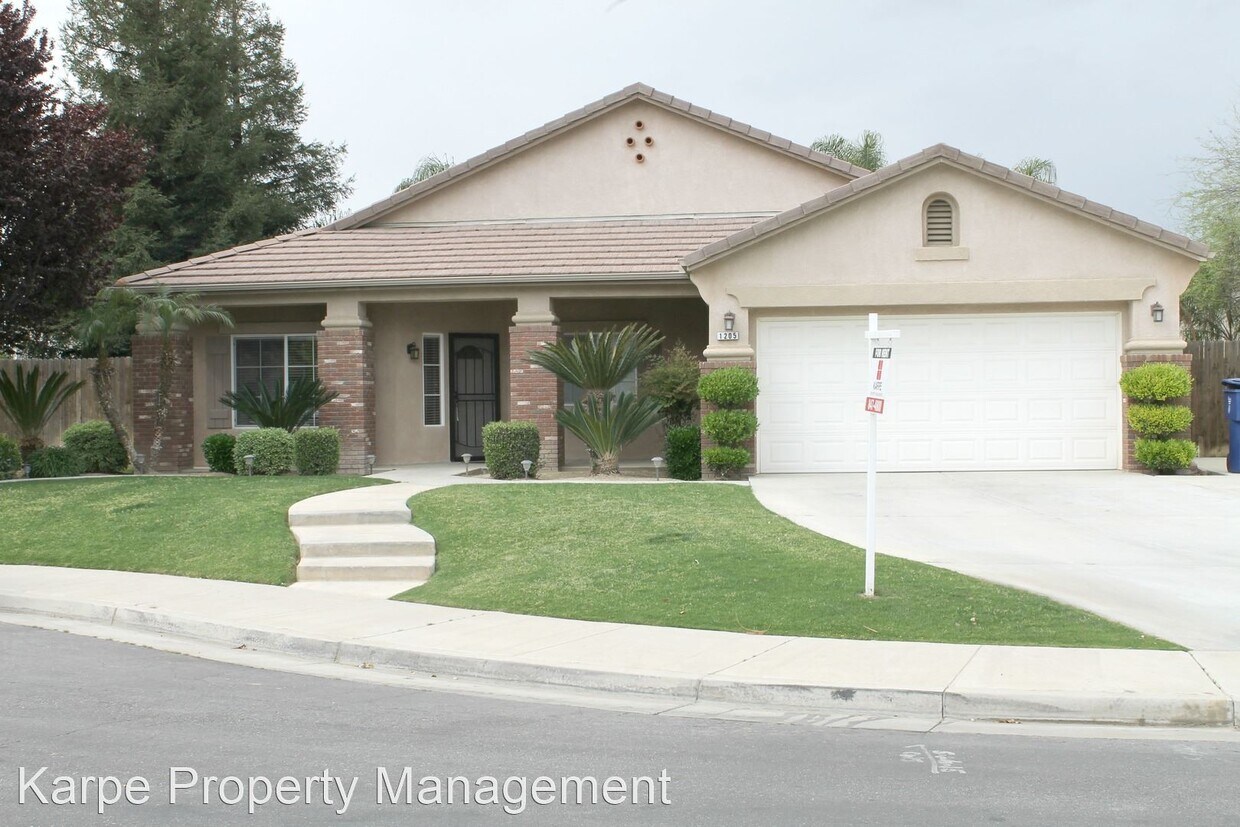 4 br, 2 bath House 1205 BLUESTONE RIVER WAY House Rental in