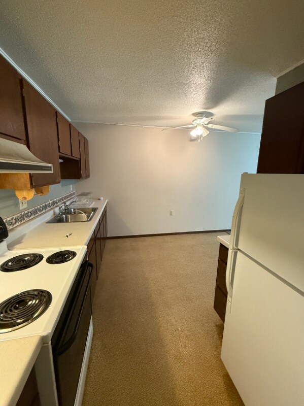 Building Photo - 550 8th St W