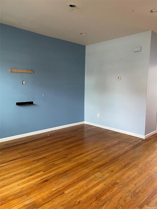 Foto del edificio - 89-04 Francis Lewis Blvd