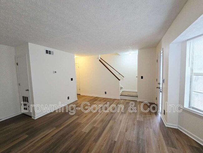 Foto del edificio - 251 Colt Dr