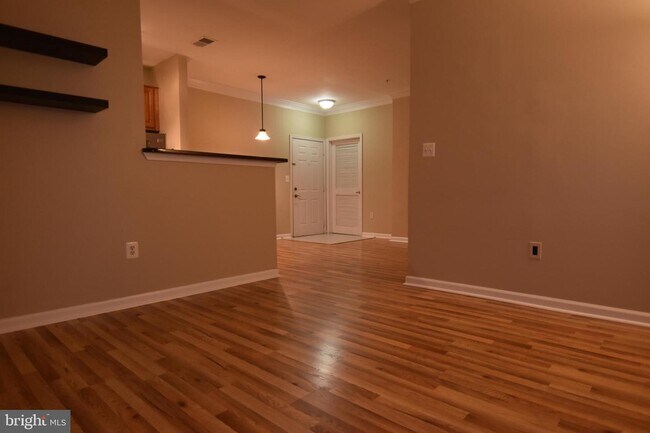Building Photo - 4852 Eisenhower Ave