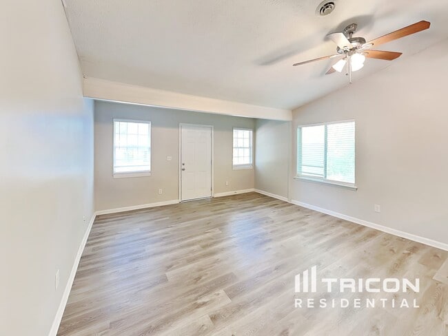 Foto del edificio - 3182 Lake Monroe Rd