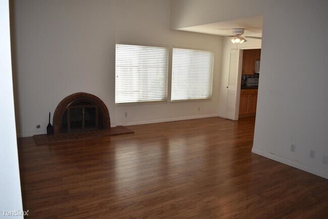 Foto del edificio - 3 br, 2 bath House - 926 Silver Cloud St