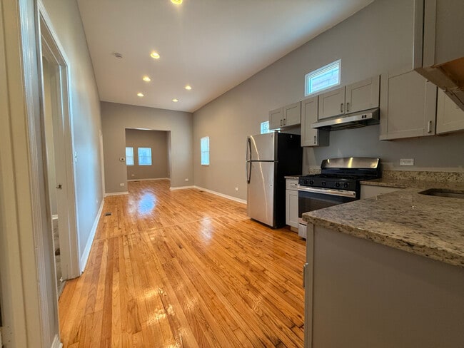 Photo - 5906 S La Salle St Apartment