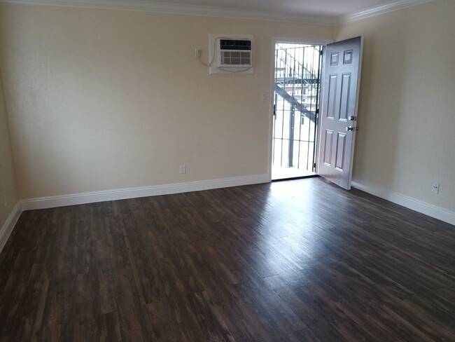 Building Photo - Welcome to SkyView Villa & Somerset Apartm...