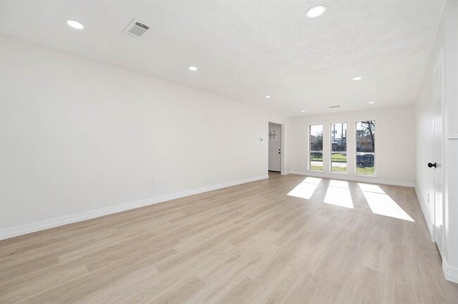 Foto del edificio - 15006 Wellman Ln