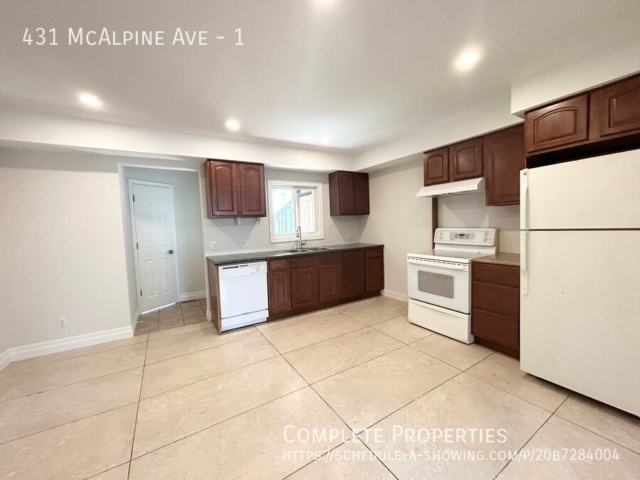 431 McAlpine Ave Unit 1, Welland, ON L3B 1T4 Apartment for Rent in