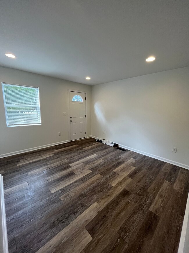 Building Photo - 360 E Hinman Ave