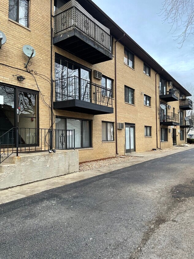 9814 Sayre Ave Unit 201, Chicago Ridge, IL 60415 Condo for Rent in