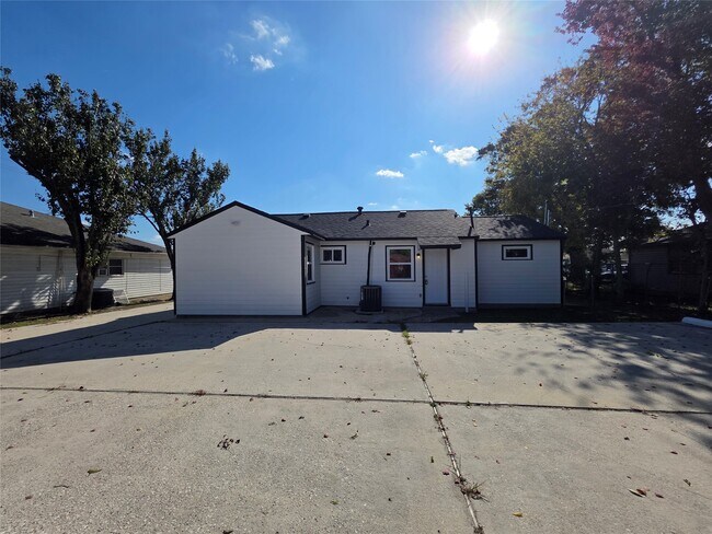 Foto del edificio - 13379 Force St