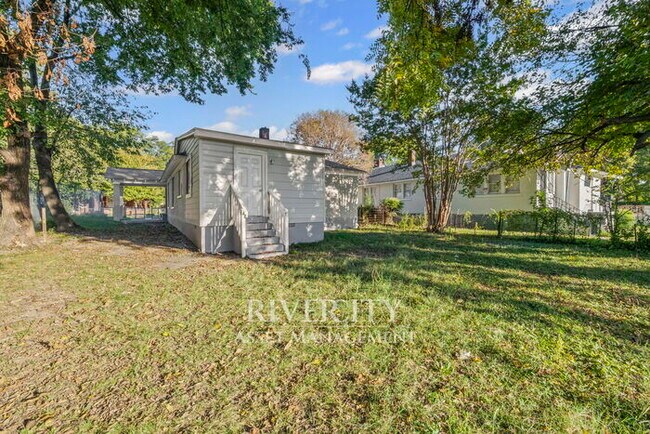 Foto del edificio - Beautifully Renovated 3-Bedroom Home in Me...