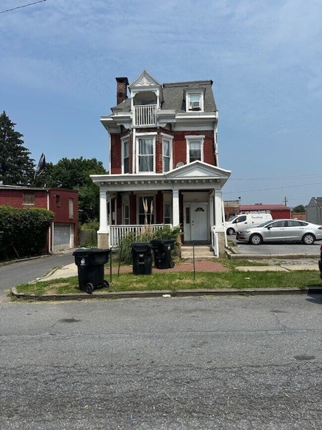 Building Photo - 1306 Vernon St