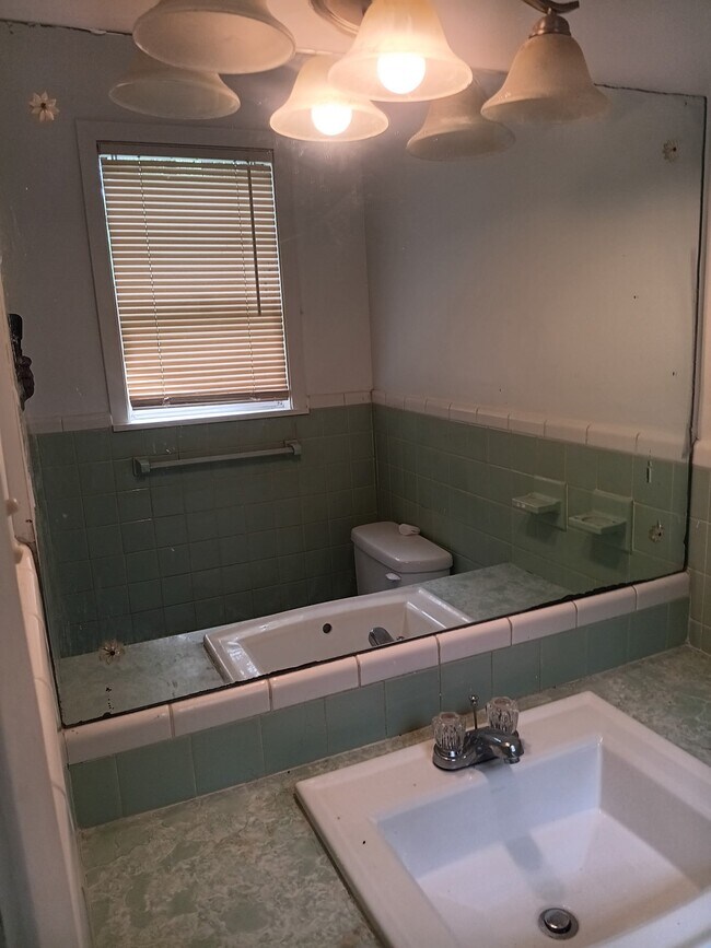 Foto del edificio - 3121 Suncrest Dr