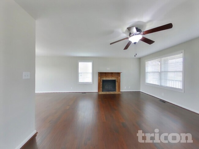 Building Photo - 1073 Castlerock Dr