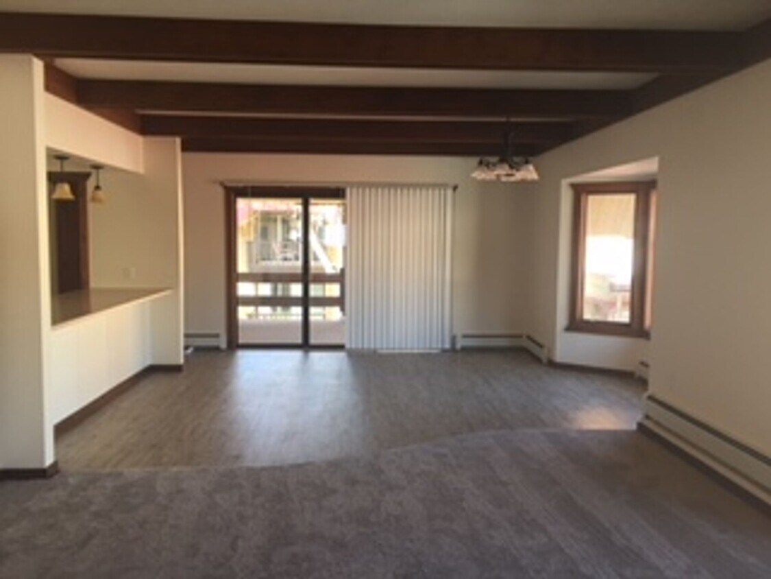 Primary Photo - Courthouse Apartments