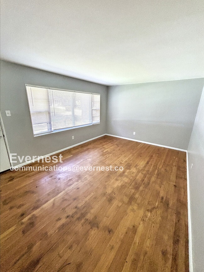 Building Photo - 9732 Glen Owen Dr