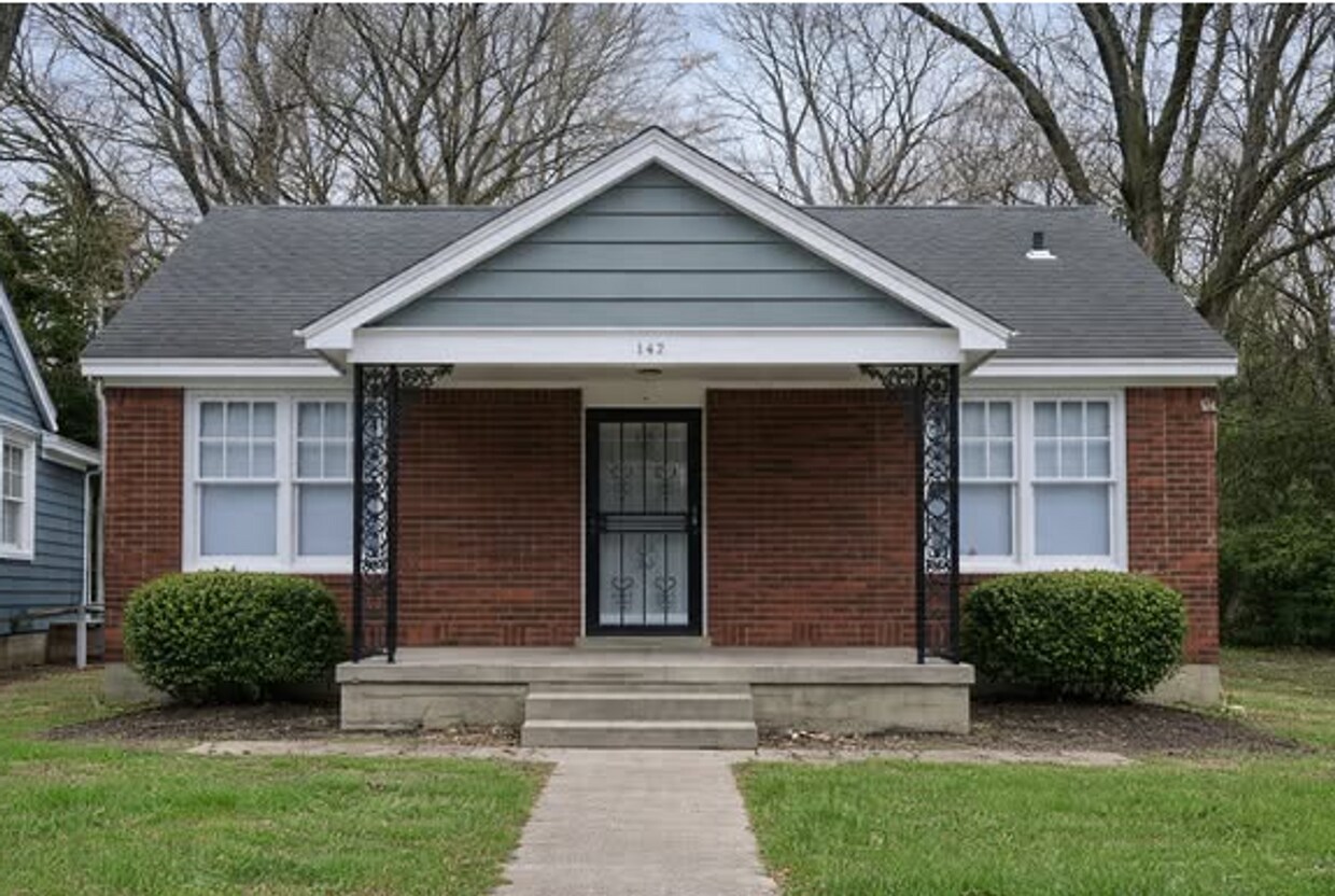Large 3 Bed, 2 Bath Two-Story Home - Large 3 Bed, 2 Bath Two-Story Home