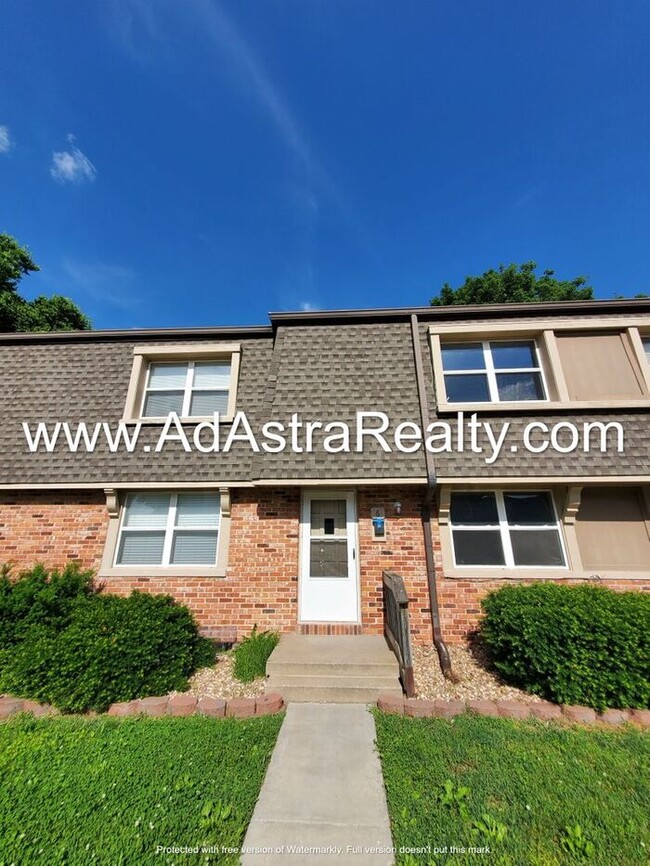 Building Photo - Spacious and Affordable Olathe Townhome-Av...