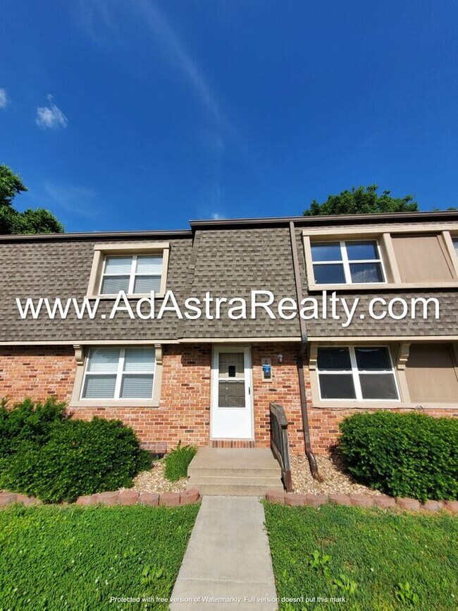 Foto del edificio - Spacious and Affordable Olathe Townhome-Available NOW!