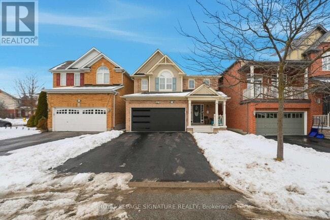 Building Photo - 1824 Parkhurst Crescent