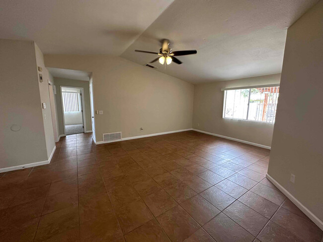 Foto del edificio - 2540 W Falbrook Way