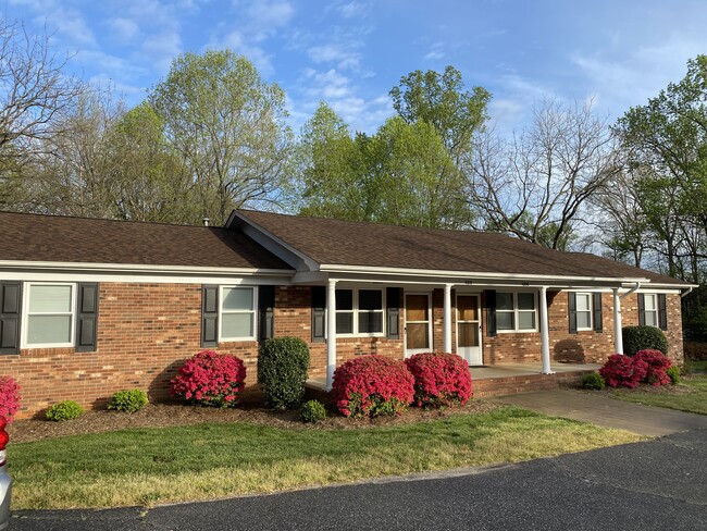 Front - 4210 N Center St