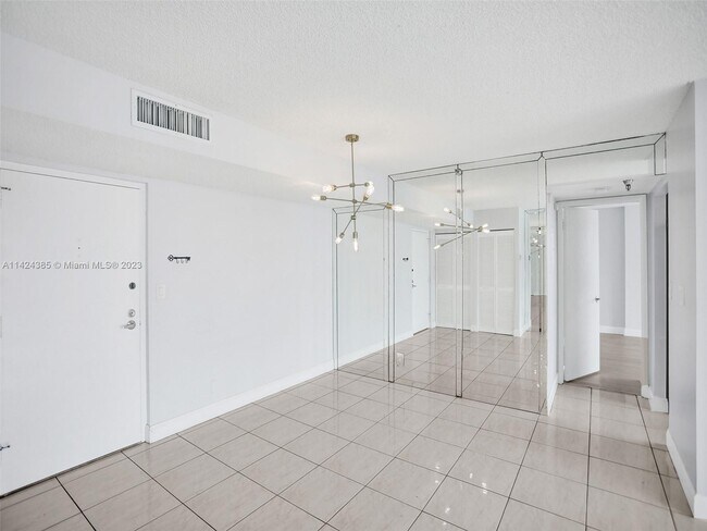 Foto del edificio - 290 174th St